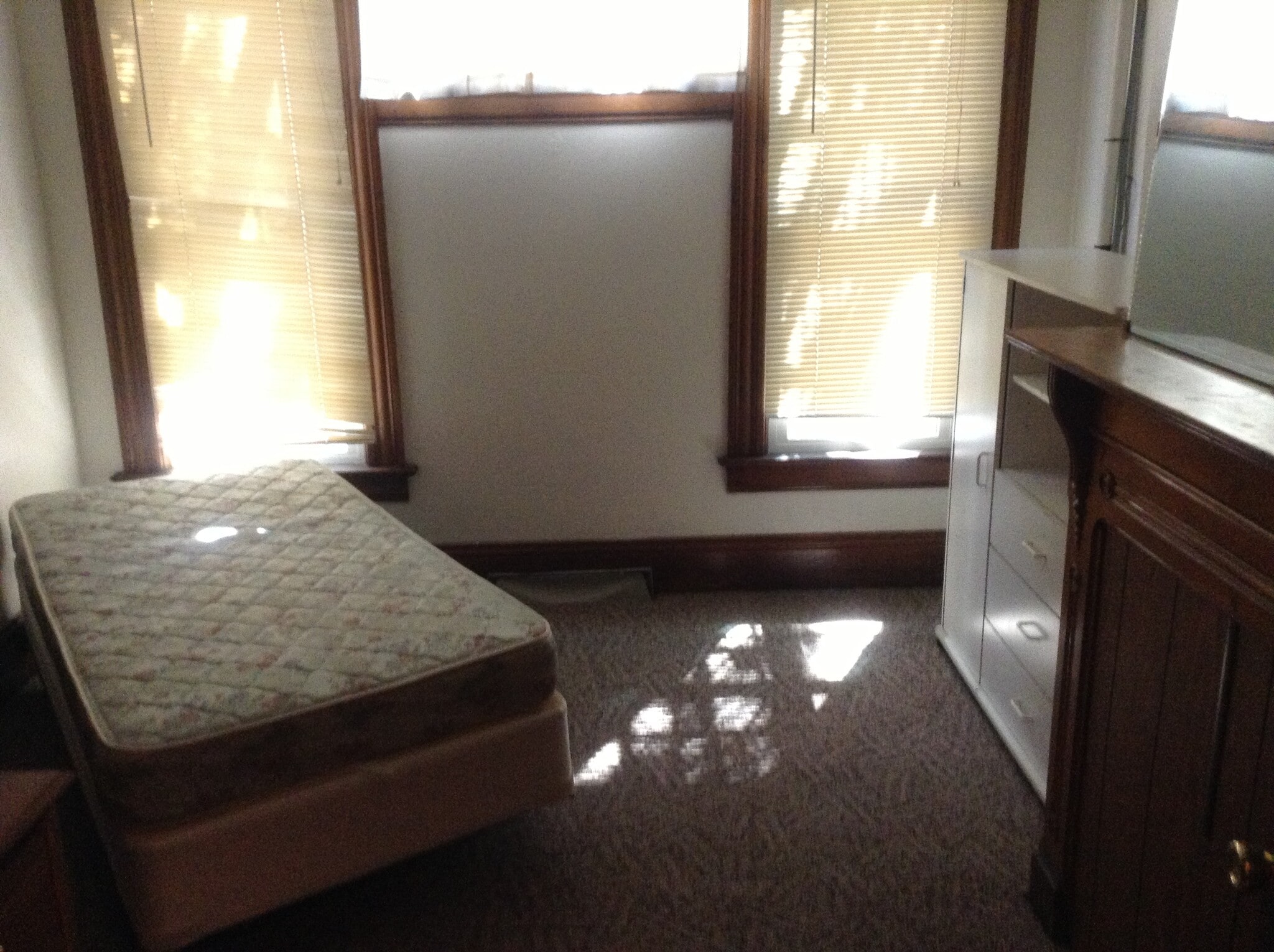 Bed 3 - 904 Vine St