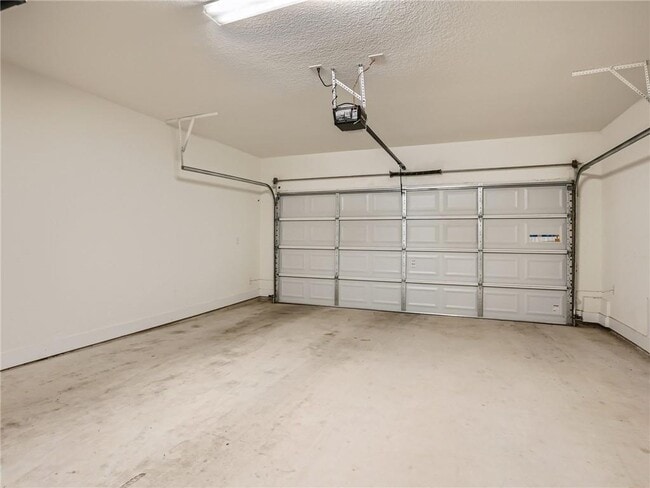 Building Photo - 1802 Roseburg Dr