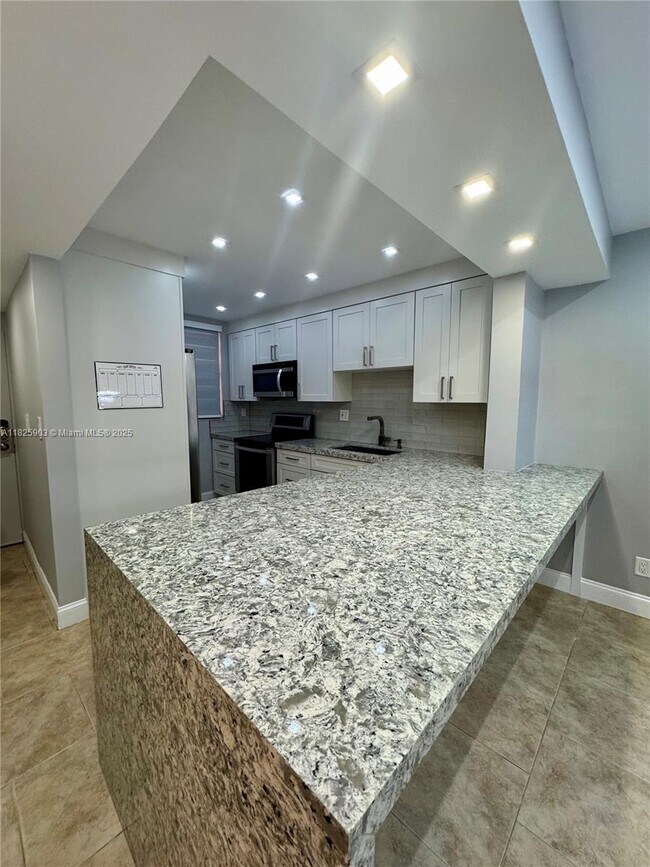 Building Photo - 8437 Forest Hills Dr