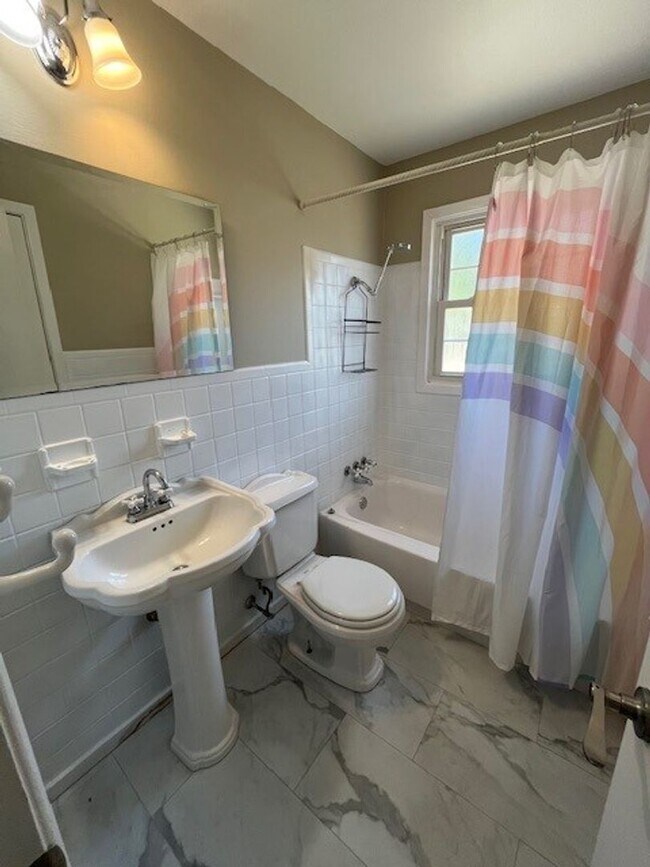 Building Photo - Perfect "Work from Home" Location!