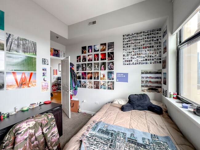 Building Photo - 1464 S Michigan Ave