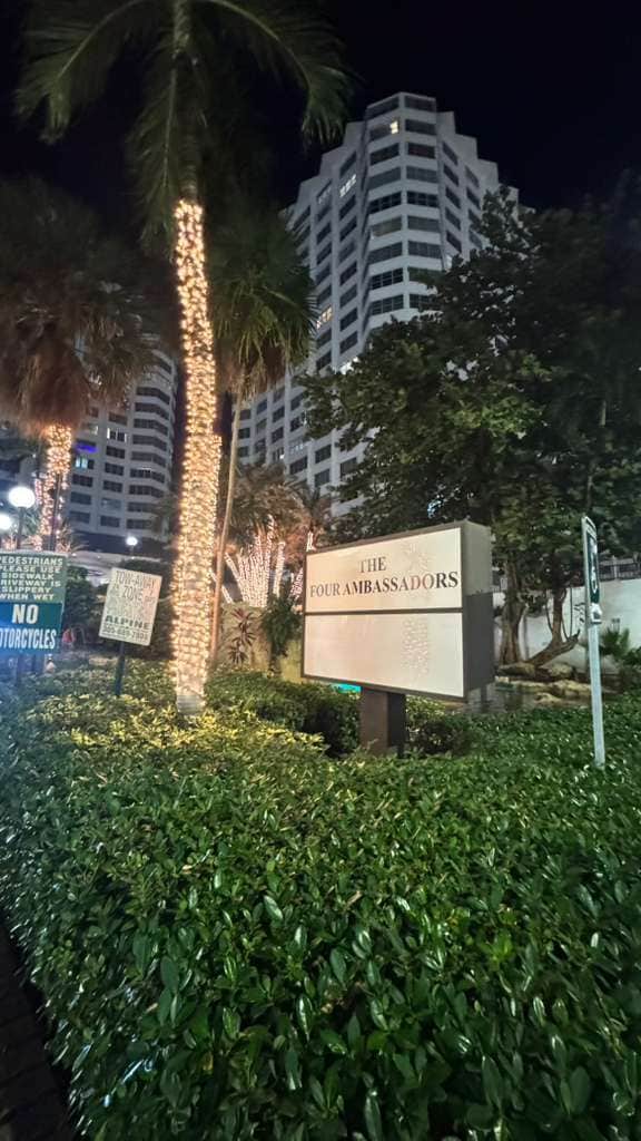 Building Photo - 825 Brickell Bay Dr