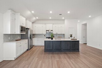 Building Photo - 4823 Shimmer Side Dr
