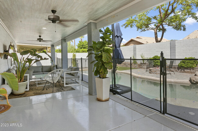 Building Photo - 9332 E Karen Dr