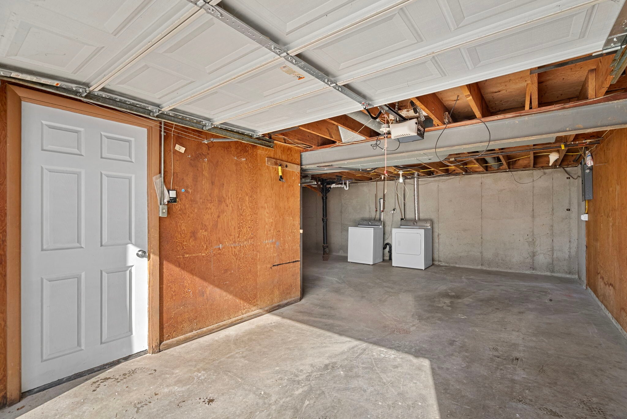 Building Photo - 906 E 84th St