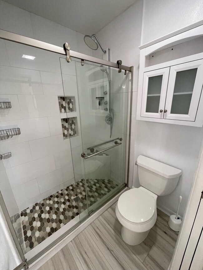Building Photo - 104 Lakewood Dr Apt 21 C