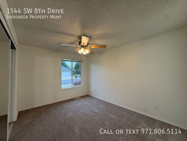Building Photo - 1544 SW 8th Dr