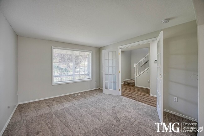 Building Photo - Beautifully Remodeled 3BR Home with Fenced Backyard