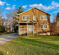 Building Photo - Magnificent 4 Bed / 4.5 Bath Elmhurst Home...