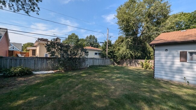 Building Photo - ?? Spacious 3BR Ranch | District 57 & Pros...