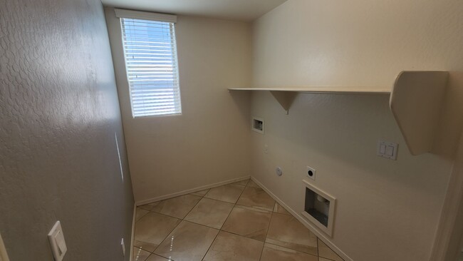 Building Photo - 2 Bedroom Townhome at the Artisan Village ...