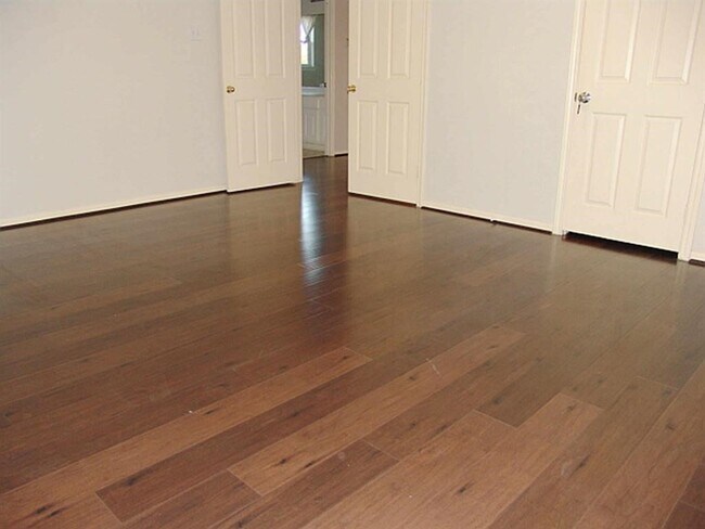 Building Photo - 3127 Edgewood Dr