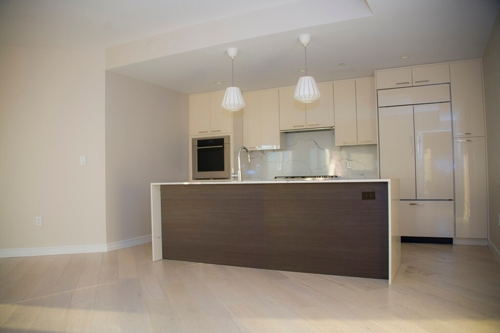 Building Photo - 110 Broad St