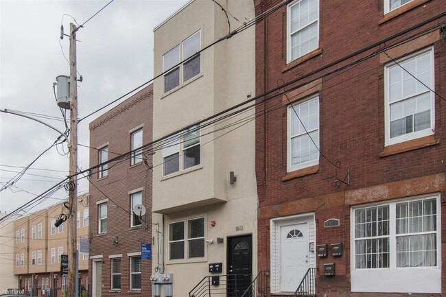 Building Photo - 3 br, 2 bath Triplex - 1813 N 18TH ST Unit...