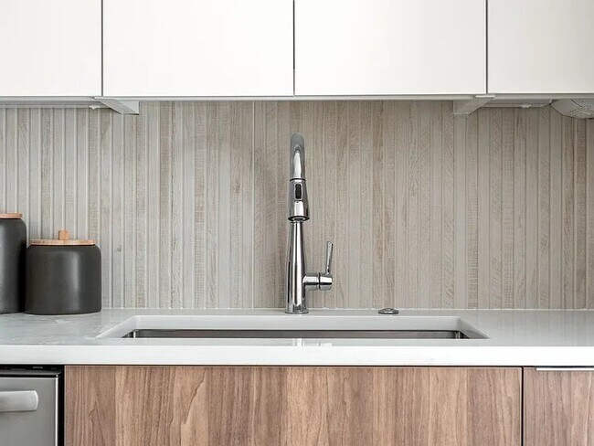 Building Photo - 87 Oxford St