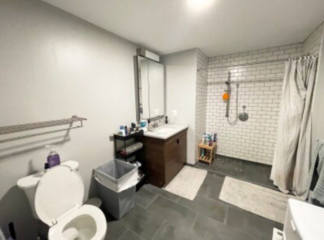 Building Photo - 104 Hemenway St