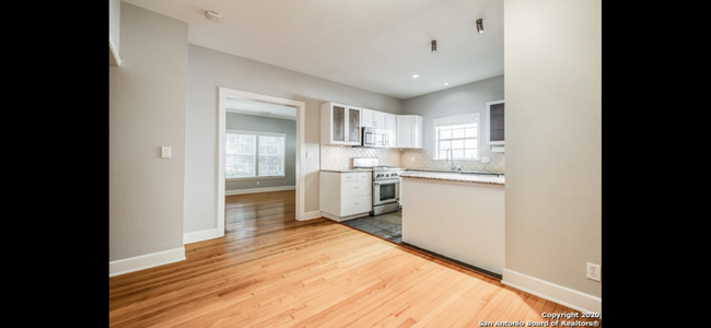 Building Photo - Charming Alamo Heights Cottage