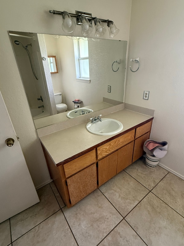 Building Photo - 4200 Lonesome Dove Dr