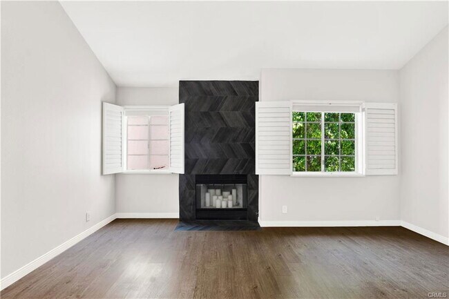 Primary Photo - 5200 White Oak Ave