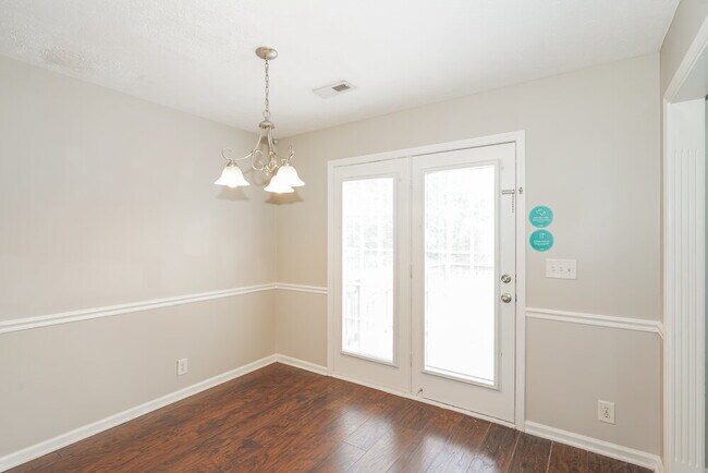 Building Photo - 601 Niagra Ln