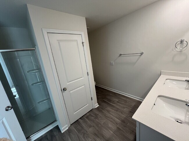 Building Photo - 228 Canopy Dr