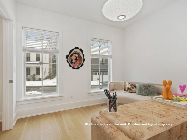 Building Photo - 14 White Barns Ln