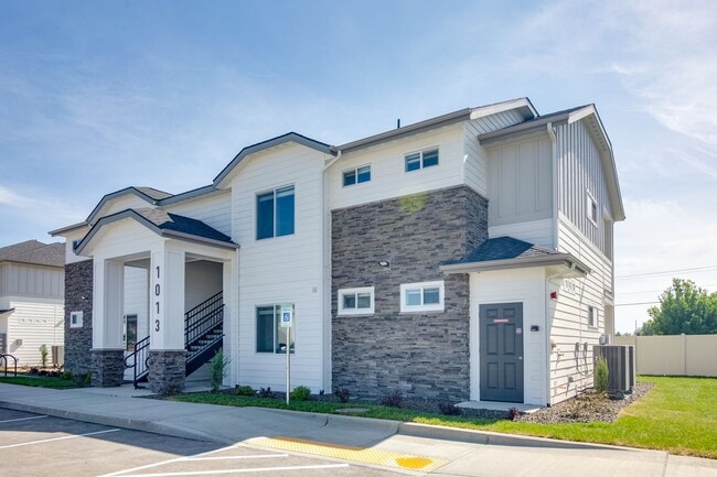 Building Photo - Now Leasing! Location, Community, Quality Living!