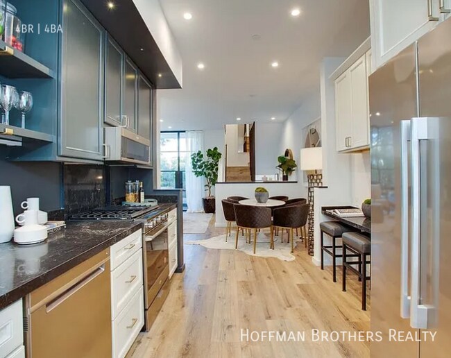 Building Photo - 1254 N Las Palmas Ave