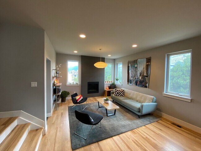 Building Photo - Gorgeous 4B/3.5B North Boulder - Available...