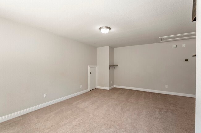 Building Photo - 16719 Highland Country Dr