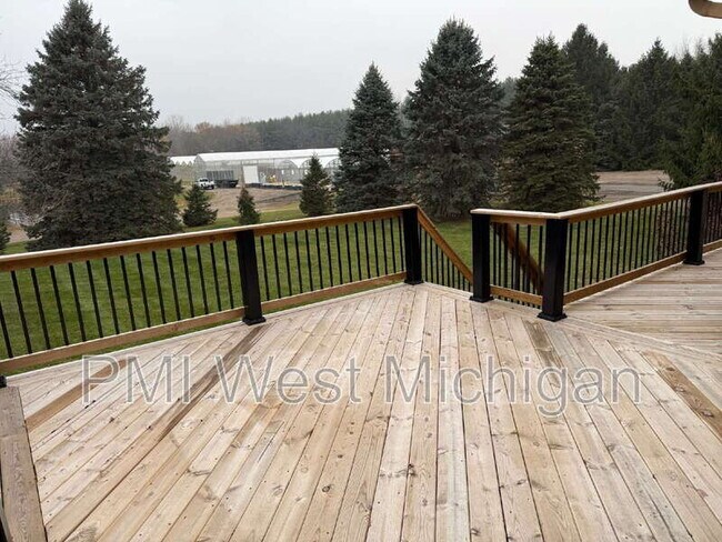 Building Photo - 513 24th Ave