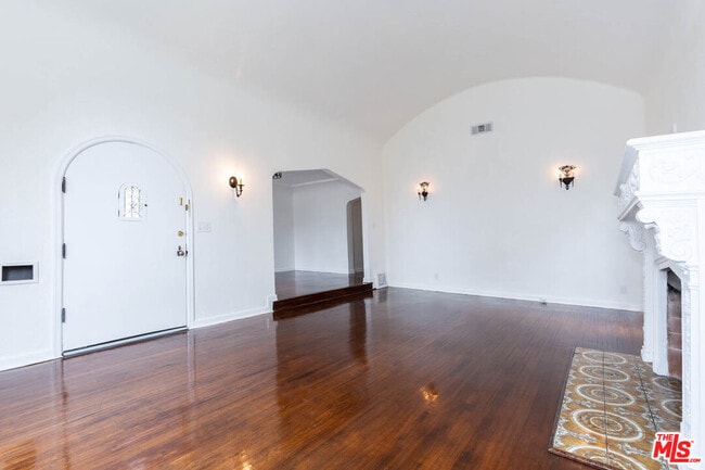 Building Photo - 146 N Citrus Ave