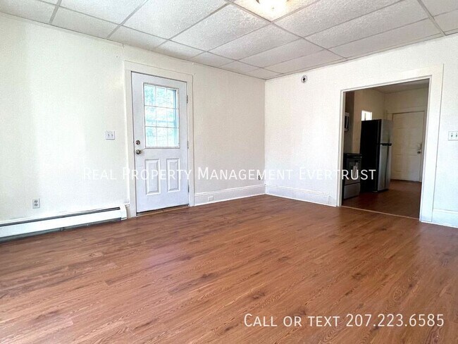 Building Photo - 246 Cumberland St