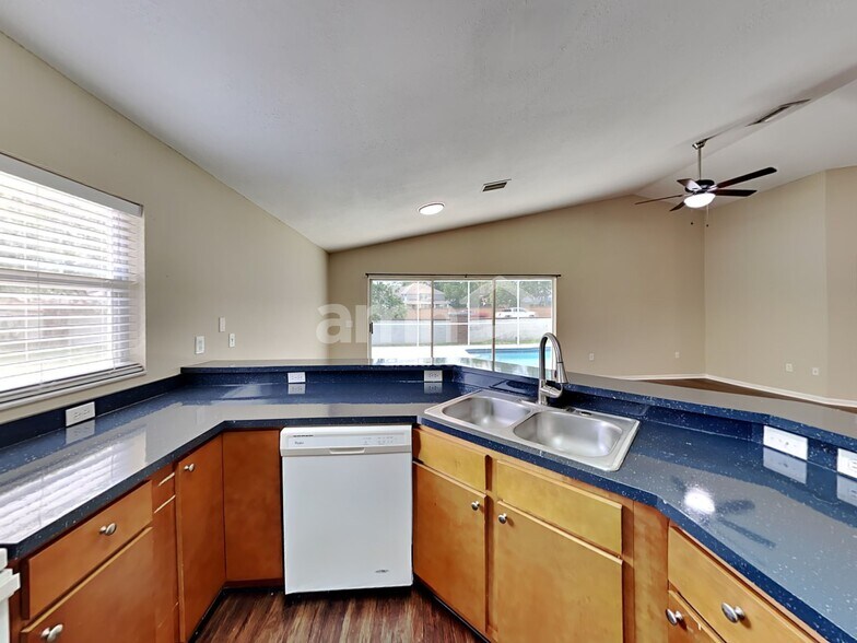 Building Photo - 7011 Silverwood Dr