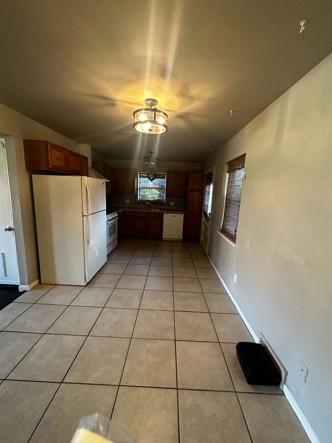 Building Photo - 5020 Memory Ln