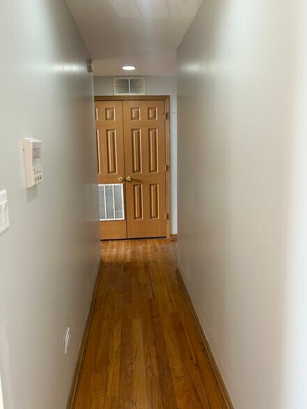 Building Photo - 3052 W Flournoy St