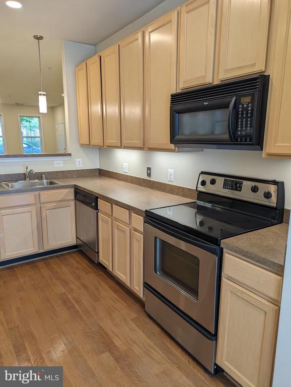 Building Photo - 42515 Hollyhock Terrace