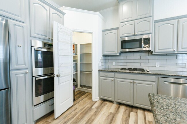 Building Photo - 208 Berkshire Ave