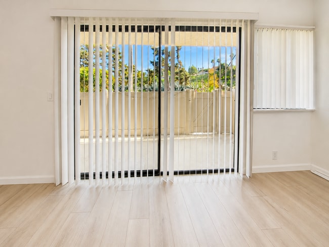 Building Photo - 2607 Pirineos Way