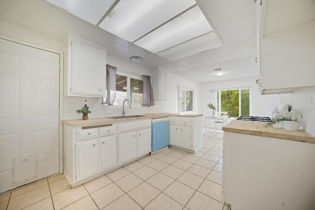 Building Photo - 26763 Cumberland Ln