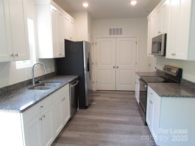 Building Photo - 133 Slate Dr