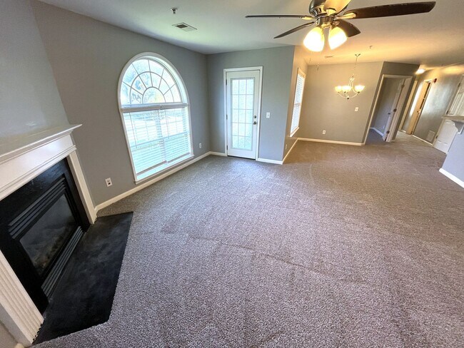 Building Photo - 4702 Pennoak Ln