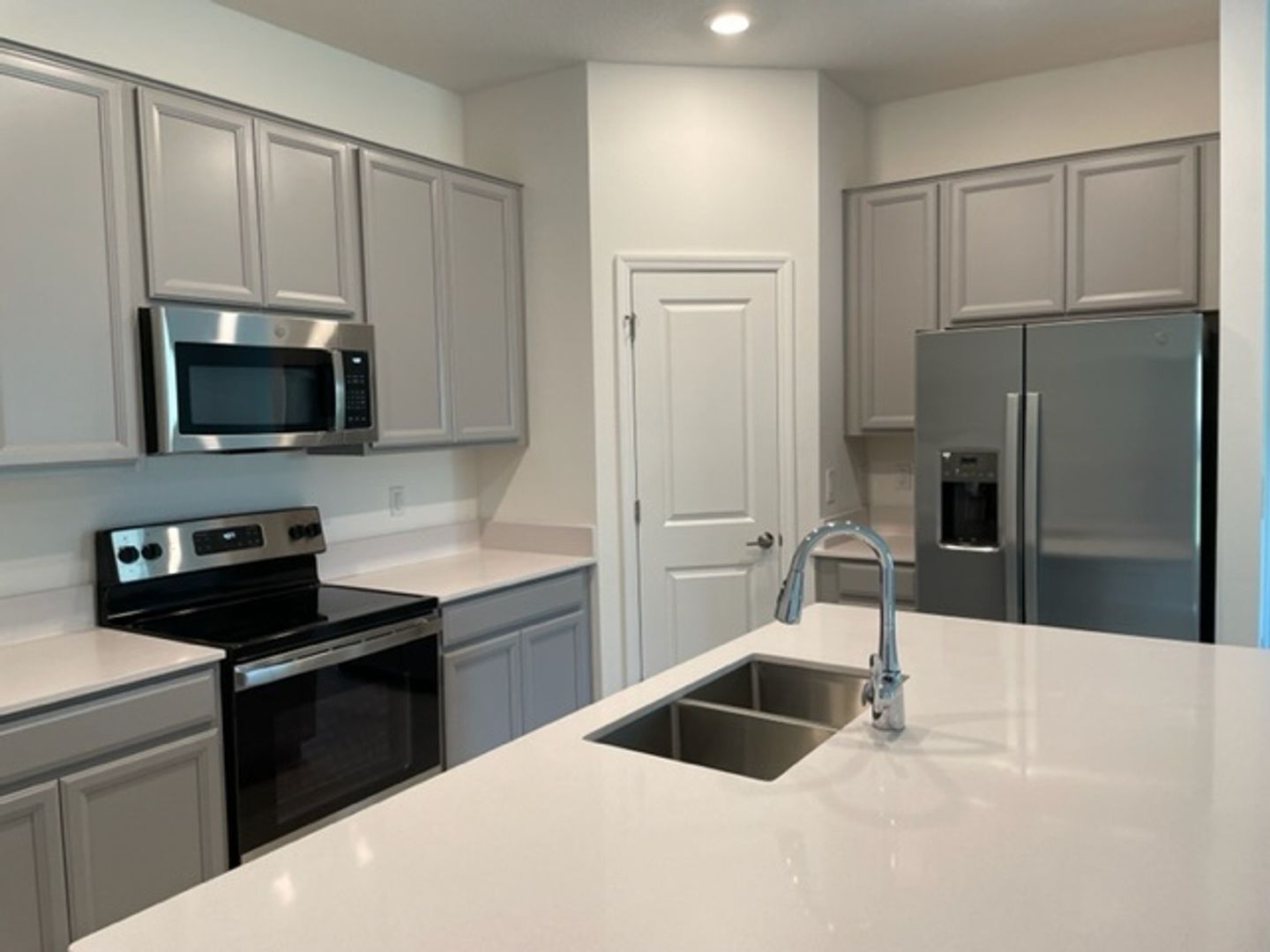 Building Photo - 844 Ofanto Wy