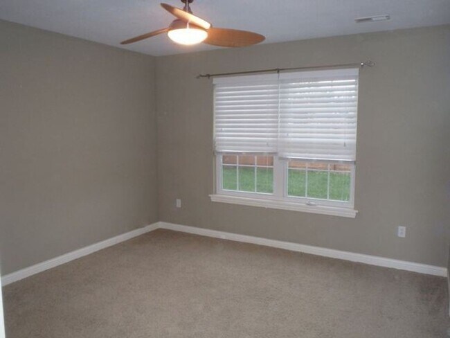 Building Photo - 2501 McClure Dr