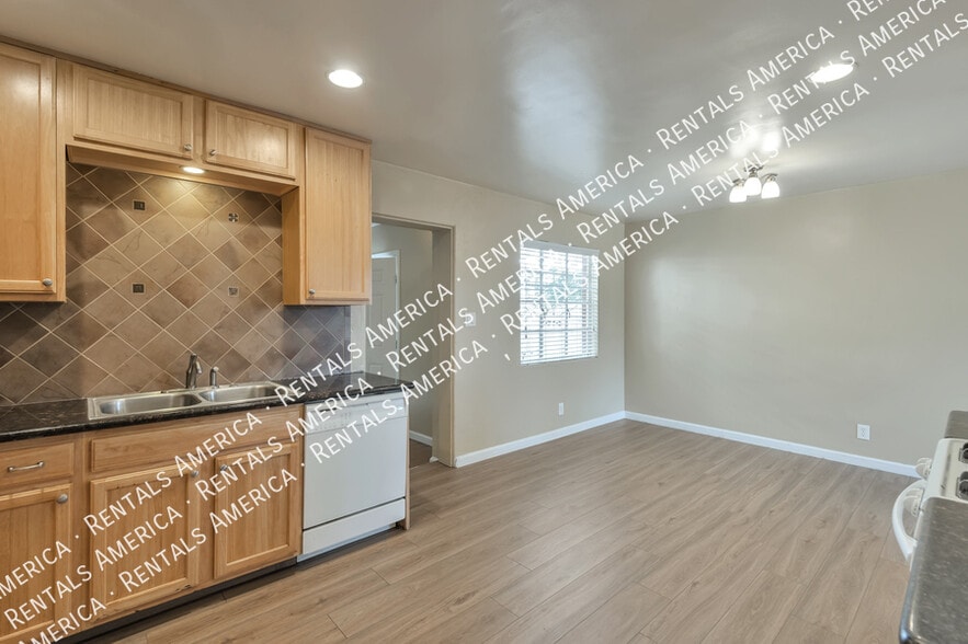 Building Photo - 2606 N Tyndall Ave