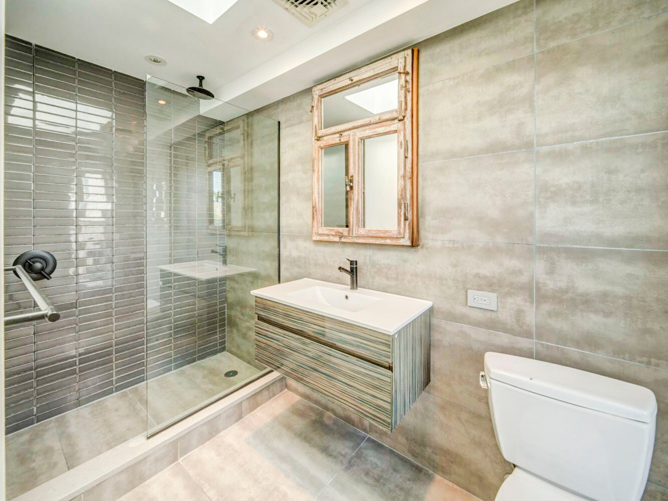 Ensuite - 607 Hancock St