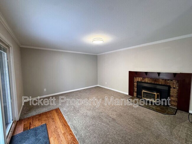Building Photo - 2270 Madrona Dr SE