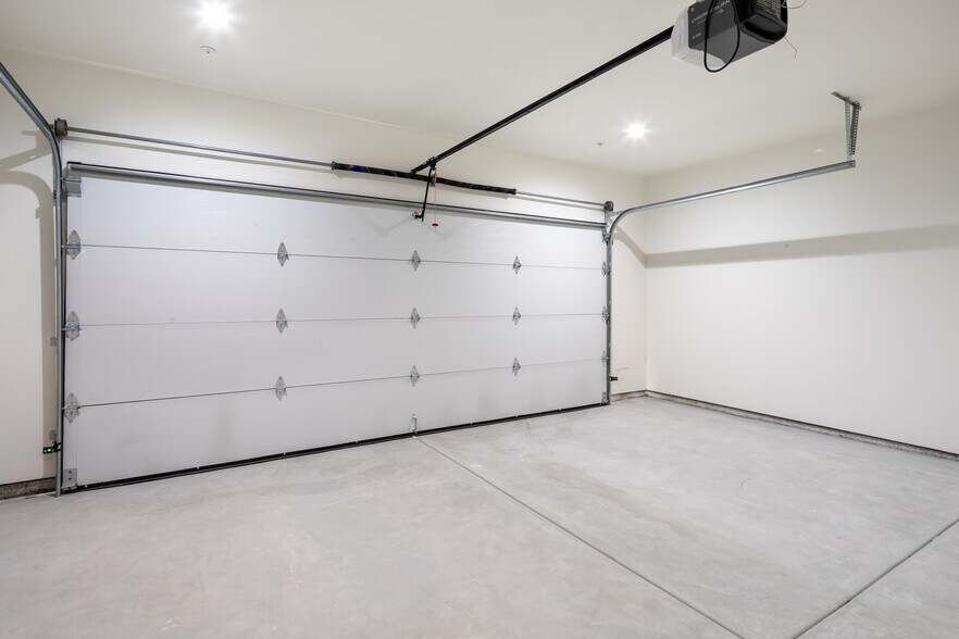 Building Photo - 13680 Mark Dr