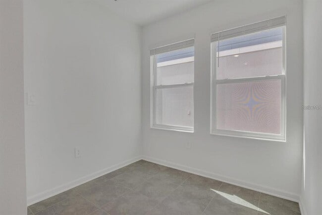 Building Photo - 2649 Armstrong Ave