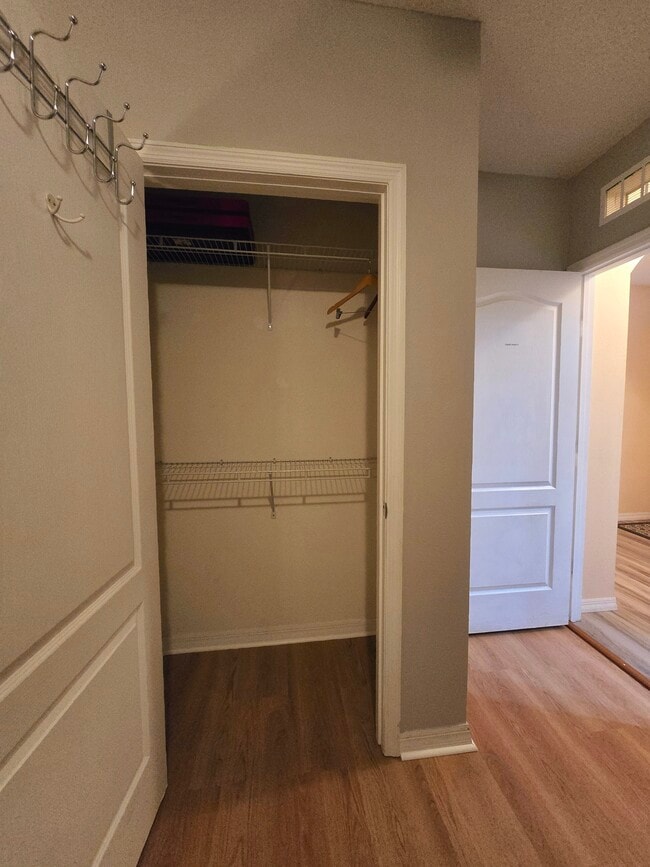 Building Photo - 384 Aberdeen Dr